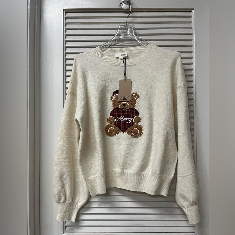 NWT✨SUNDAY EDITION ✨MERRY✨small women ✨Cream Sweater with Bear Design